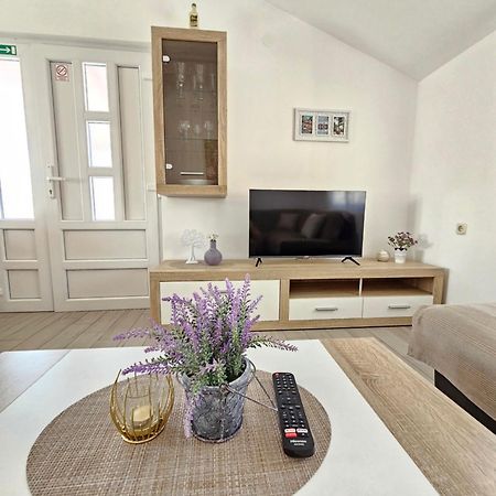 Apartment Vip Pirovac Eksteriør billede