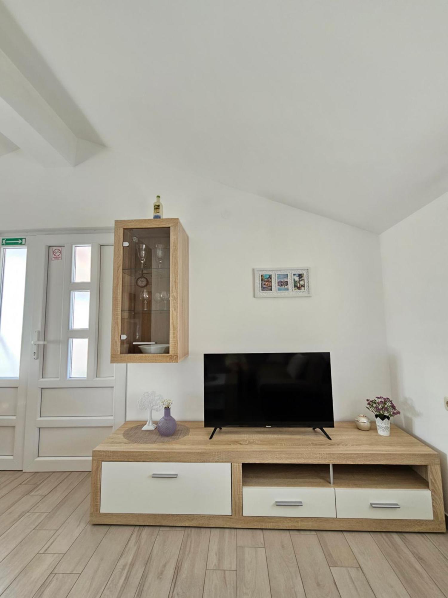Apartment Vip Pirovac Eksteriør billede