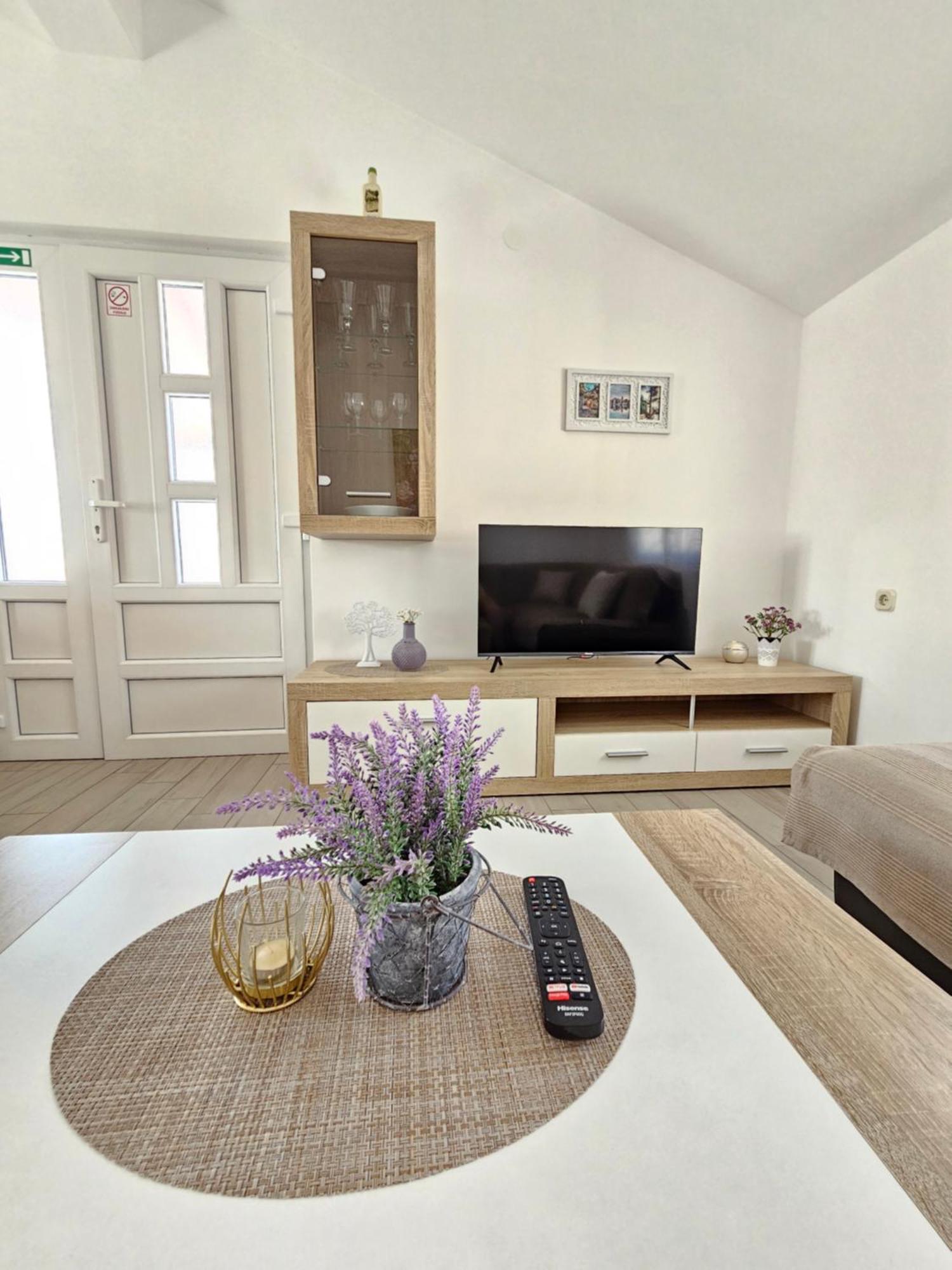 Apartment Vip Pirovac Eksteriør billede